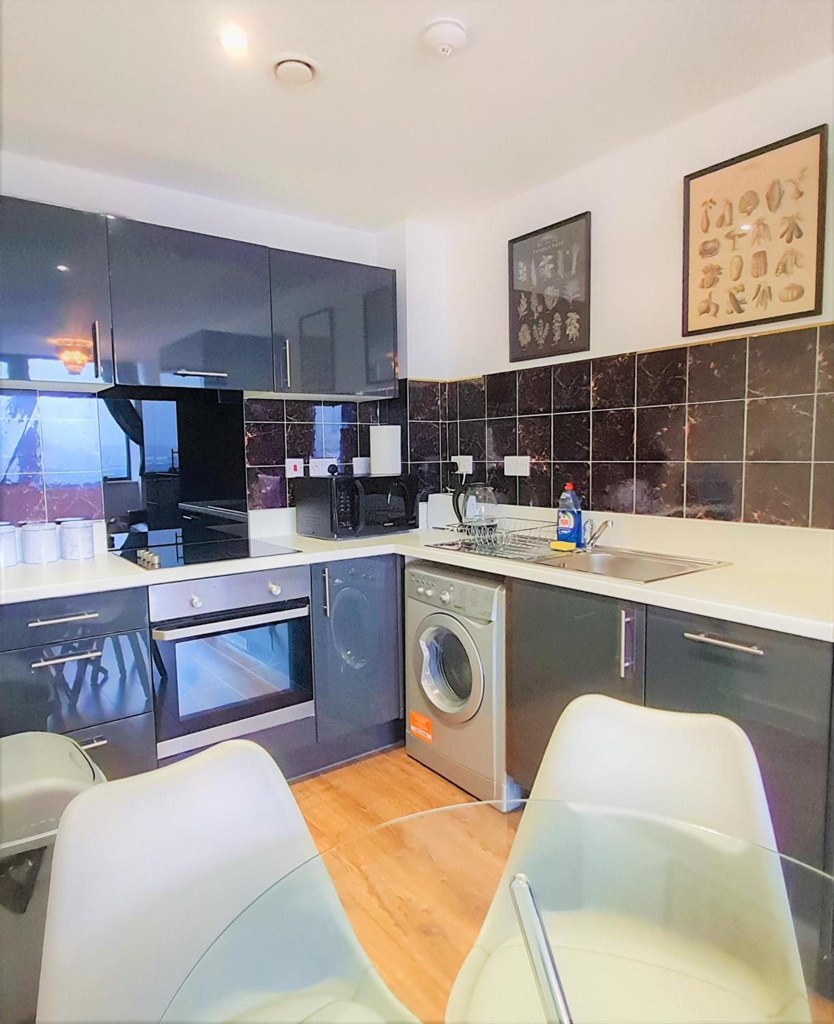 Sidemerseylivings - Central, Bright, And Convenient 2-Bedroom Apartment With Parking ليفربول المظهر الخارجي الصورة